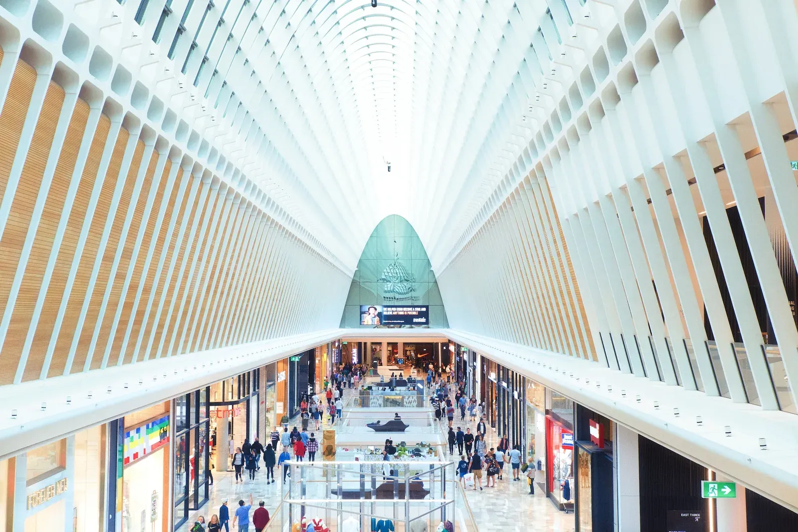centre commercial magasins locaux