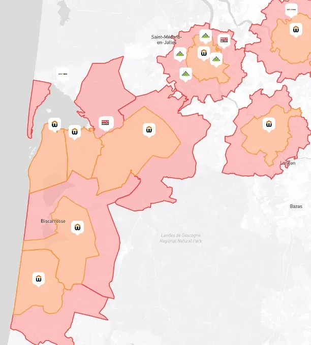 Les mêmes zones, avec une seconde emprise, plus large, superposée en rouge.